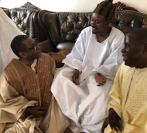 ARRÉT SUR IMAGE: Serigne Basse reçoit le fils de Serigne Kosso, Serigne Abdourahmane Mbacké et son ami Youssou Ndour à Touba.