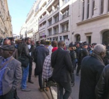 Vidéo- Parrainage: l’opposition manifeste à Paris contre le Président Macky Sall
