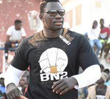 Boy Niang terrassé par Ndèye Diouf