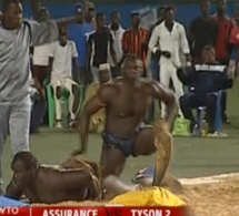 URGENT: Tyson 2 Bat Assurance. Regardez le Combat