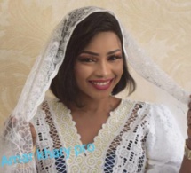 Mbathio Ndiaye montre que sait valoriser la tenue traditionnelle en ce mois de ramadan.