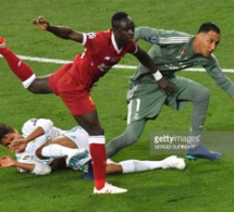 Euh.. le Real vient de marquer parce que la gardien de Liverpool a laché la balle dans les pieds de Benzema. Incroyable et/ou honteux.