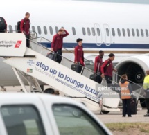 Les joueurs de Liverpool atterrissent sur leur sol après la défaite finale face au Real Madrid
