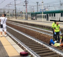 En Italie, une femme est heurtée par un train, cet homme prend un selfie