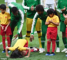 Regardez ce que fait cette petite fille, juste avant le coup de sifflet « Arabie Saoudite Vs Russie