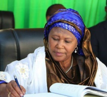 Gambie: Fatoumata Tambajang n’est plus vice-présidente