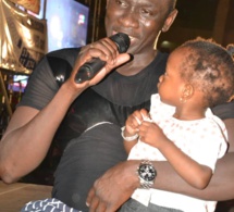 Concert explosif du nouveau héritier de la musique Sénégalaise, Pape Diouf chauffe le village de la nation avec la RTS1.