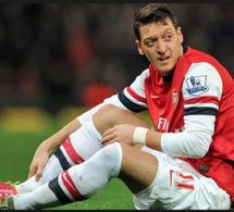 Allemagne : Özil, son père lui conseille d’arrêter