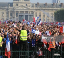 « France champions du monde ! » Paris explose de joie