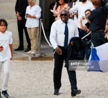 Le père de Kylian Mbappe, Wilfried Mbappe et son frère Ethan arrivent pour une réception au…