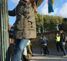 Elin Ersson, une étudiante, a empêché l’expulsion d’un immigrant à l’aide de… son téléphone portable !