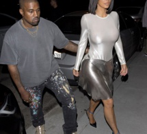 Kim Kardashian : sans soutien-gorge dans un body moulant qui ne cache rien