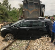 Accident spectaculaire à Thiès : Un train traîne une voiture sur plus de 300 m