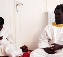 Visite de Serigne Akassa Samb chez Pape Ndongo Dieng le "Dieuwrigne" de Serigne Saliou à Paris. Regardez