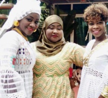 L’animatrice de TFM, Alphie Ba Niatam et Mariane en tenue traditionnelle