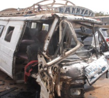 Grave accident à Sédhiou : Un Car fauche mortellement un jeune et sa maman, et fait 22 blessés