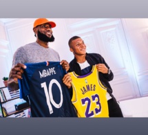 « KING » JAMES RENCONTRE MBAPPÉ ET LUI DONNE UN…