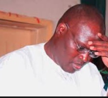 Khalifa Sall à sa secrétaire: "Ah oui je dois signer ? Mais tu oublies que je ne suis plus maire ?"
