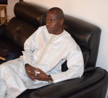 Yatma Guèye, le Directeur de Cabinet du Ministre Diene Farba Sarr, a remis au maire Abdoulaye Thimbo, un lot de signatures de 1.400 parrains