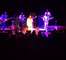 Vidéo : En plein concert à Washington, Youssou Ndour surprend ses fans avec une…