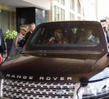 Arrêt sur image: Le président Kagame conduit le roi Mohammed VI à l’aéroport…