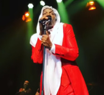 Vidéo – Alpha Blondy sur scène avec le turban de La Mecque …