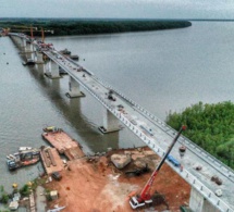 Voici Sokhna Fatou Binetou Pouye, l'épouse de Serigne Abdou Karim Mbackéoici le pont qui rallie le Sénégal à la Gambie