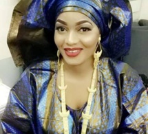 Sister Maria de la Top Fm toute rayonnante dans son jolie Grand Boubou Sagnsé sénégalaise lui va à merveille…