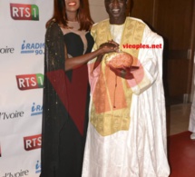 MODE & MUSIQUE: Les images sur le Tapis Rouge au défilé de Adja Ombelico ce samedi. MODE & MUSIQUE: Les images sur le Tapis Rouge au défilé de Adja Ombelico ce samedi.