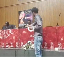 Présentation de son album "Terrou War", la diva Coumba Gawlo face à la presse décortique les titres.