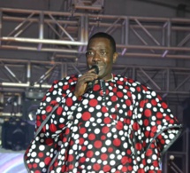 Akon rend hommage à son père prestation de Mbaye Dieye faye