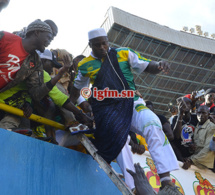 Arrivée au stade : Modou Lô est passé par les tribunes, Une grosse bagarre a éclaté entre Proche de Balla et …