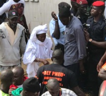 Les offrandes de la mère de Modou Lô, avant le départ de son fils