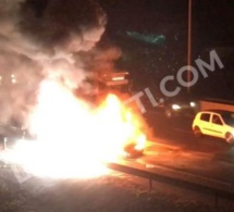 Le véhicule d’Amsatou Sow Sidibé, qui avait rejoint la caravane d’Idrissa Seck prend feu !