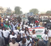 Mbour en Feu avec Ousmane Sonko ! la coalition « Sonko président » a mobilisé un monde fou, la caravane bloquée par des militants de BBY