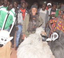 L' accueille de Queen Biz au 21 eme éditions du carnaval du Sud avec les jeunes de Kafountine.