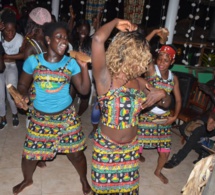 En images au village d'Abéné à Kafountine quand les jeunes "Diolas" savourent leur culture.