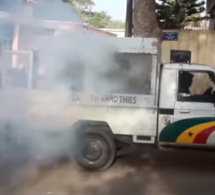 Vidéo: Une grenade lacrymogène tirée dans le Pickup des forces de l’ordre