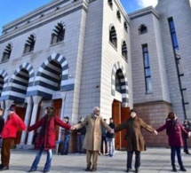 Ces canadiens ont encerclé la mosquée pour la protéger pendant la prière