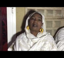 Mahawa Kouyaté s’éffondre sous le choc de l’affaisement de sa maison.