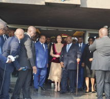 Aly Bongo de retour au Gabon affaibli, après des mois d’absence pour maladie (vidéo)