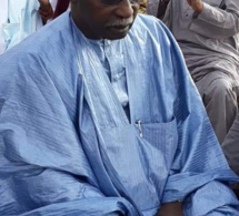 Serigne Mbaye Sy Mansour à bord d’une pirogue pour présenter ses condoléances à la famille de l’Imam Saliou Sall