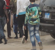 Défilé du 4 avril : Un individu chipe le portable de la femme du Colonel Diouf