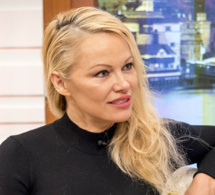 Dons pour Notre-Dame : le « coup de gueule » de Pamela Anderson « Que fait-on pour les sans-abris ? » :