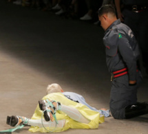 Un mannequin de 26 ans décède après s’être effondré sur le podium lors d’un défilé à la Fashion Week
