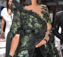 Colé Faye, patronne de Cobra Beauty Hair Shop marque le territoire du grand theatre pour l'anniversaire de son ami et frére Waly Seck.