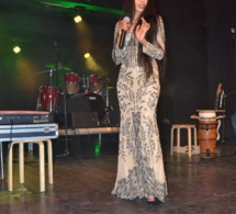 A la découverte de la chanteuse Isis Isis sur la scène du concert de Pape Diouf à Genève en Suisse.