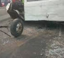 Accident à Diacksao : Un car "Niaga Ndiaye" tue un jeune motard et fait un blessé grave