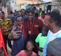 BOY NIANG vs LAC 2: Les supporters de Boy Niang déja dans l'ambiance du combat à Pikine.
