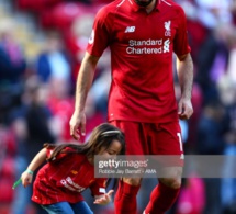 Les fans de Liverpool aiment la réaction de Salah au partage du soulier d’Or avec sa fille « Oui, je sais que nous en avons un à la maison »